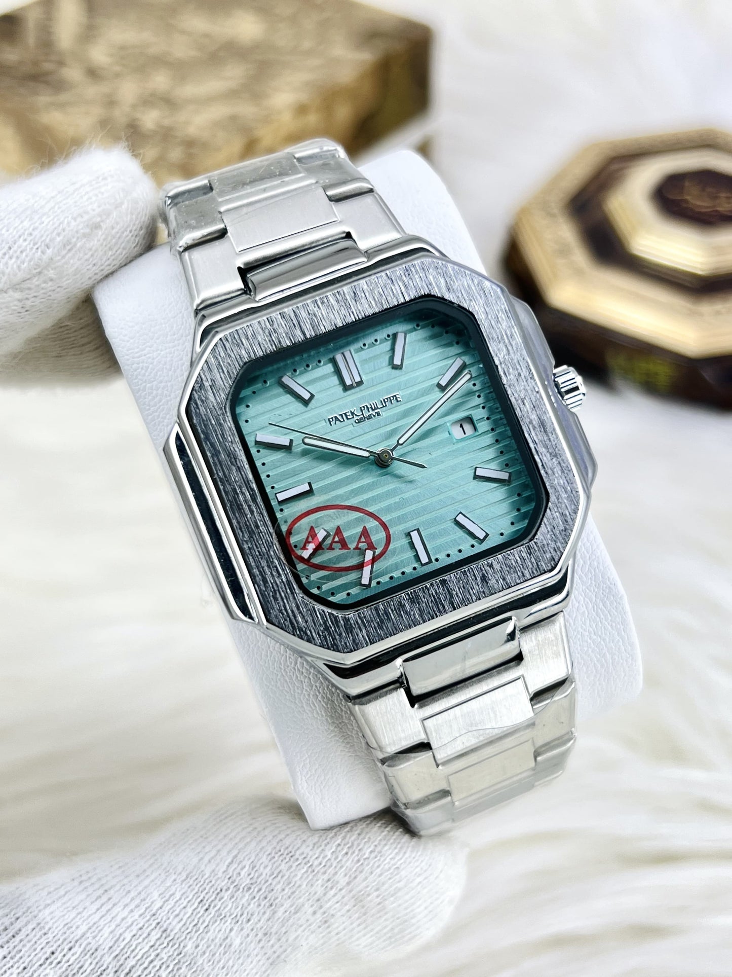 Luxury Watch – Nautilus-Inspired  Dial
