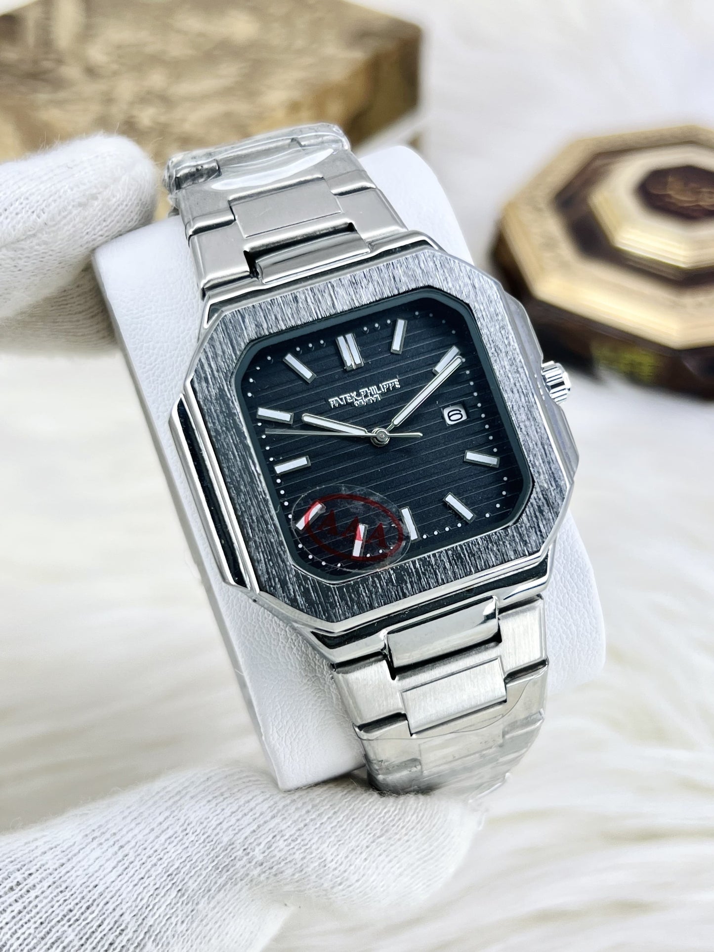 Luxury Watch – Nautilus-Inspired  Dial