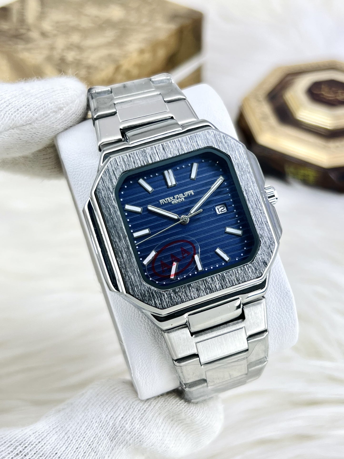 Luxury Watch – Nautilus-Inspired  Dial